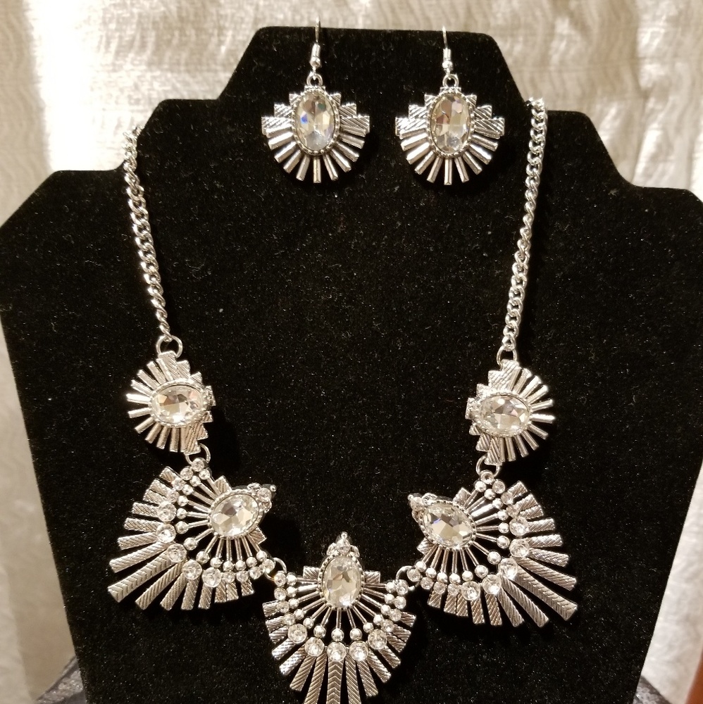 Paparazzi Silver Rhinestone Necklace and earrings